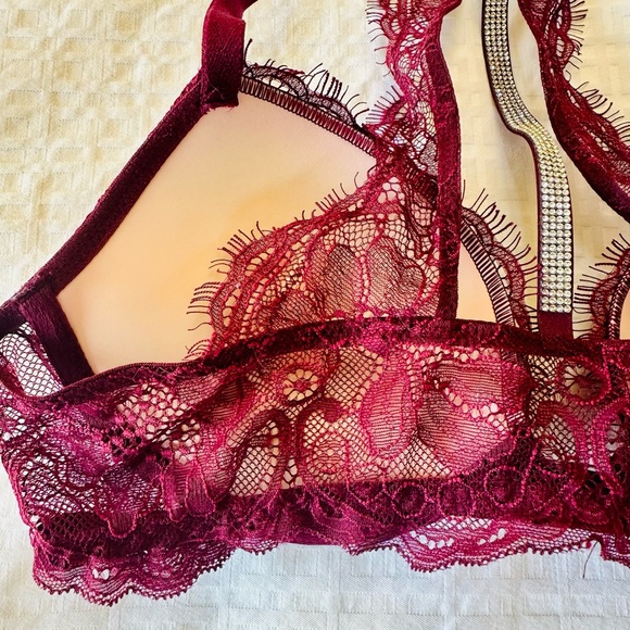 Victoria’s Secret Very Sexy Front Close Shine Strap Push-Up Bra - Picture 10 of 12